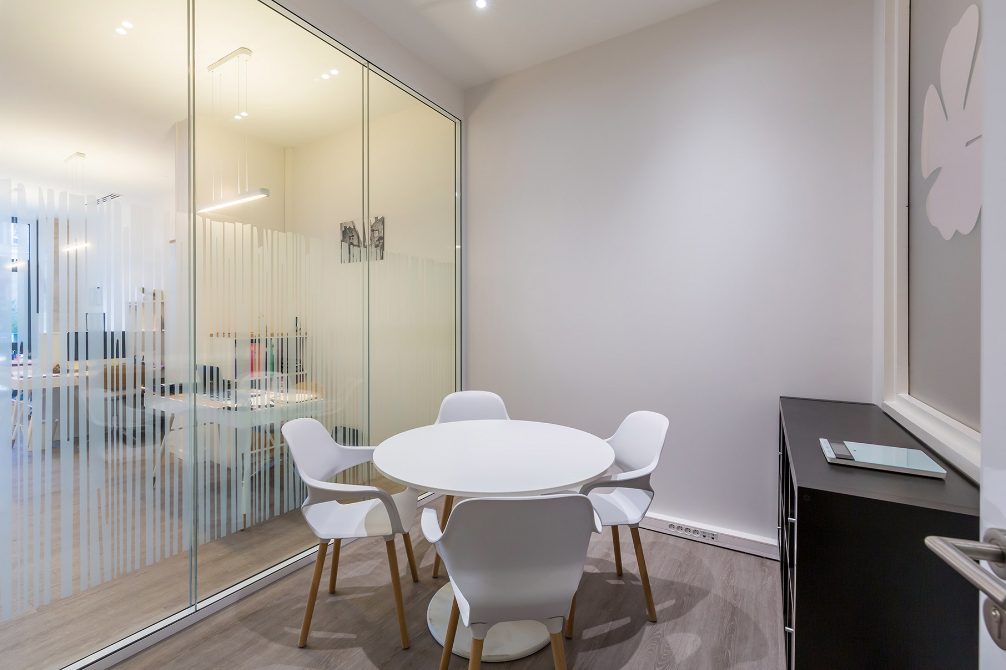 Faire appel à un architecte d'intérieur pour réaliser une salle de réunion en Gironde