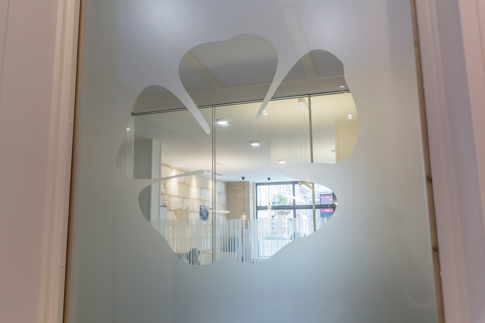 conception de cloisons sur mesure pour un espace de travail optimal à Bordeaux