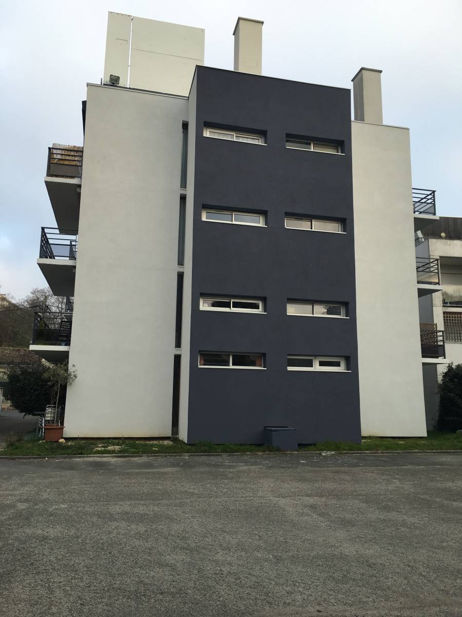 mise en oeuvre ITE d'une résidence de logement avec Isolation via des matériaux Biosourcés et Géosourcés par un architecte en Gironde