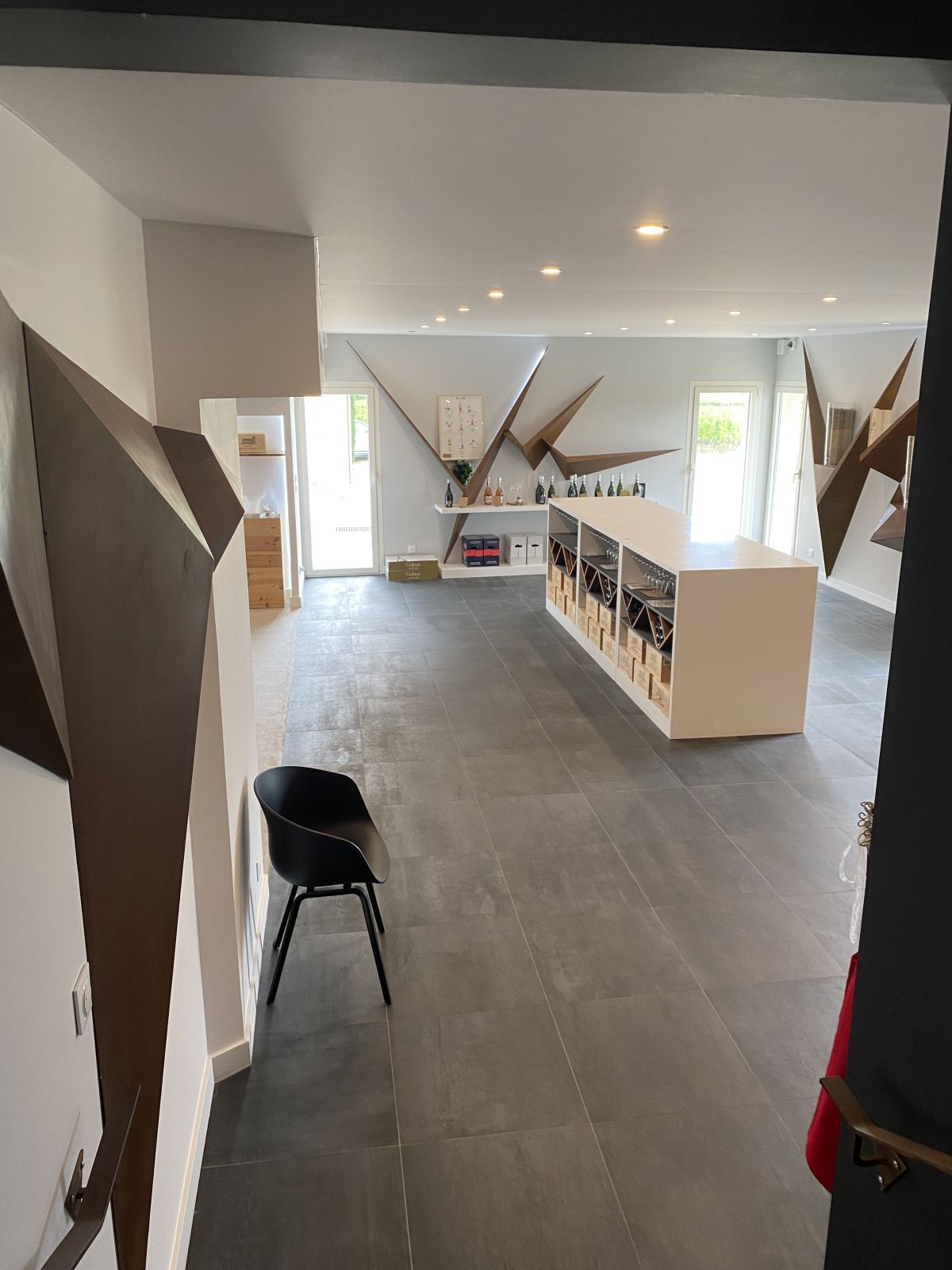 architecte d'intérieur aménagement et décoration salle de dégustation chai à saint emilion proche de bordeaux