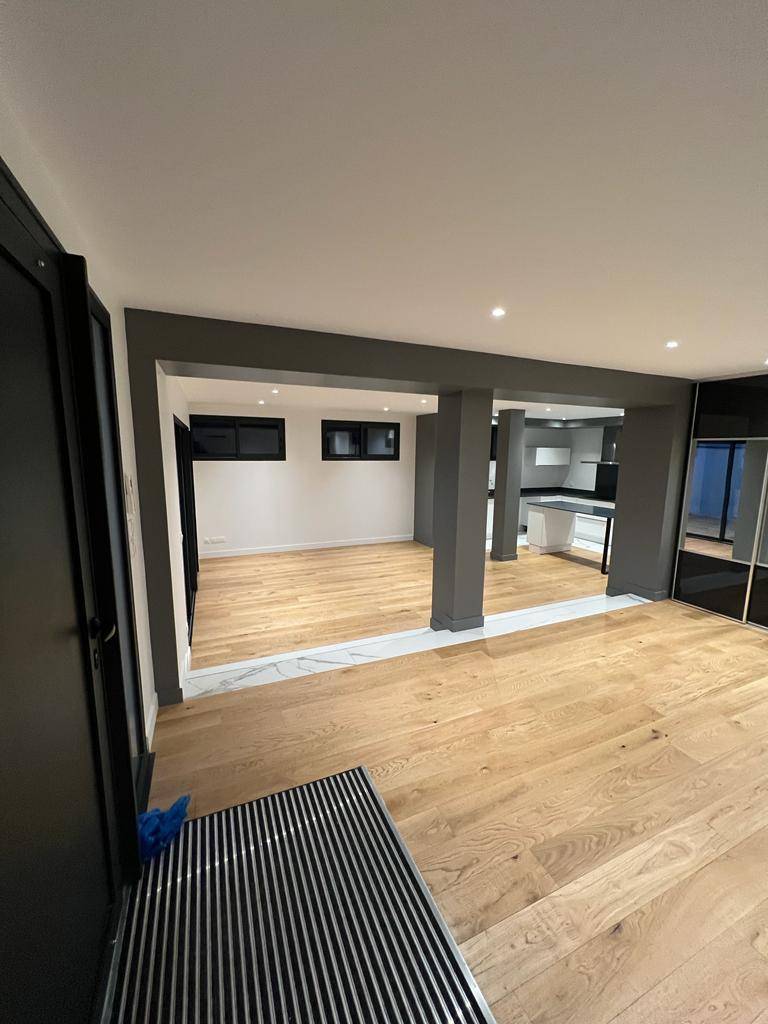 Construction de bâtiments neufs de type maison accolées par un architecte à Villenave proche de Bordeaux en Gironde.