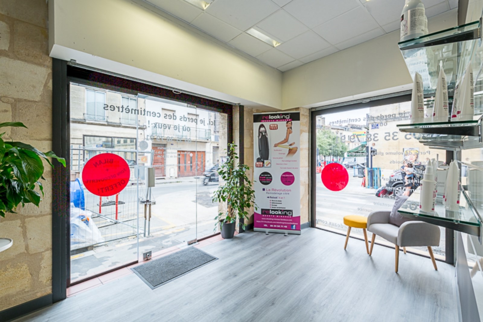 aménagement d'entrée dans un centre de beauté à Bordeaux en Gironde 
