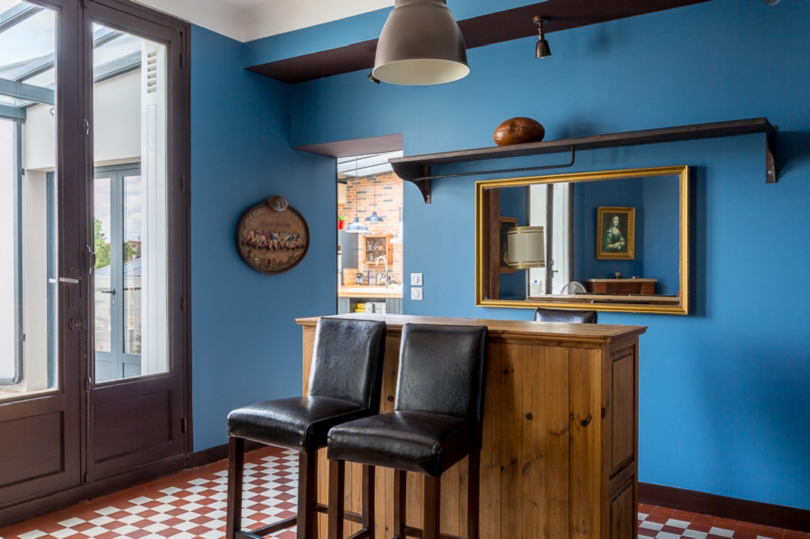 architecte d'intérieur pour rénovation, extension et surlévétaiton maison ancienne en pierre à bordeaux et partout en Gironde- salon avec comptoir