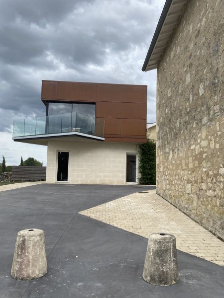 architecte d'intérieur aménagement chai salle de dégustation restaurant Saint Emilion proche de Bordeaux
