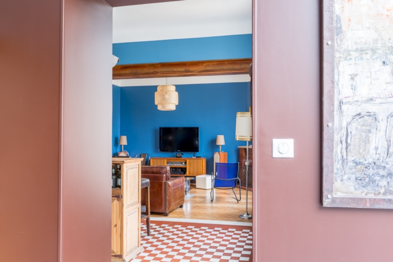 architecte d'intérieur pour rénovation, extension et surélévation maison en pierre à bordeaux et partout en Gironde-aménagement salon et séjour avec comptoir