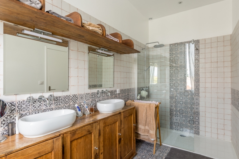 architecte d'intérieur pour rénovation, extension et surélévation maison à bordeaux et partout en Gironde- salle d'eau avec carreau de ciment